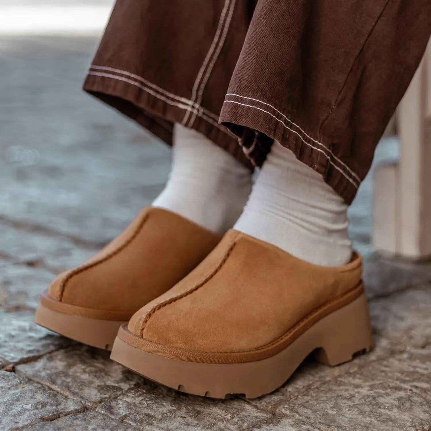 Clogs for Women Memory Foam Arch Support Mules for Women Comfortable Suede Platform Clogs Casual Slip on Shoes