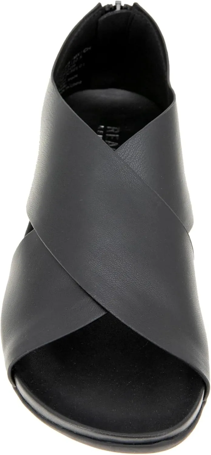 Kenneth Cole REACTION Women's Selena Flat Sandal