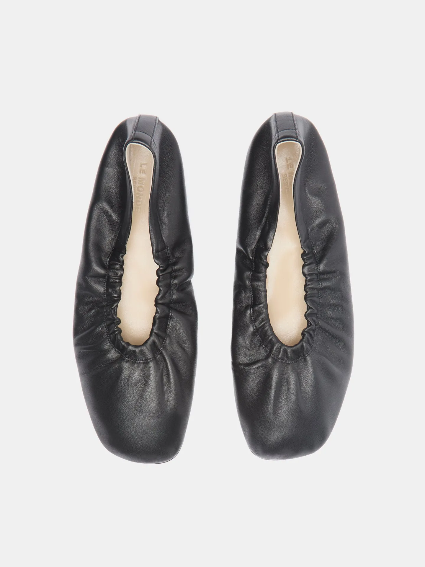 Mica Flat / Black Leather