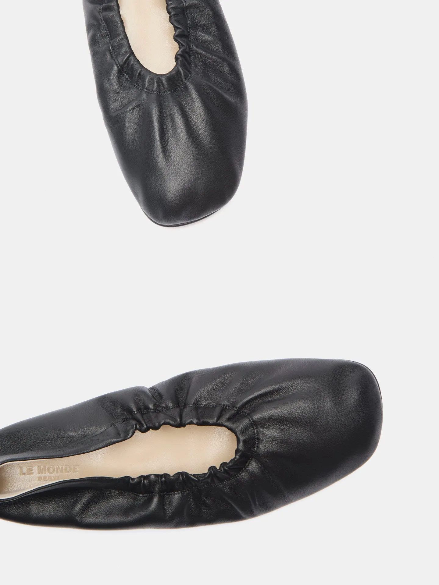 Mica Flat / Black Leather