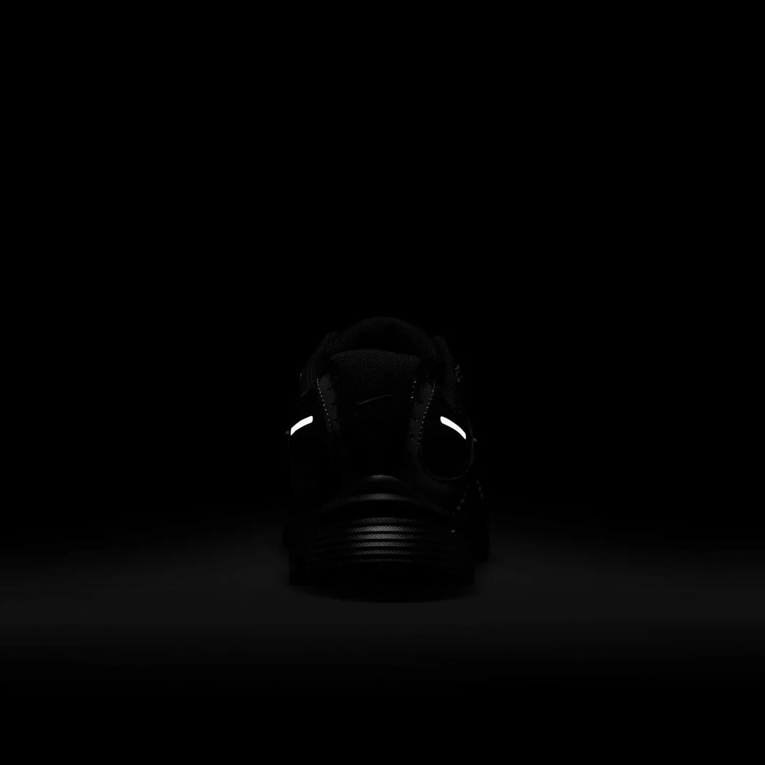 Nike Men's V5 Runner Sneaker