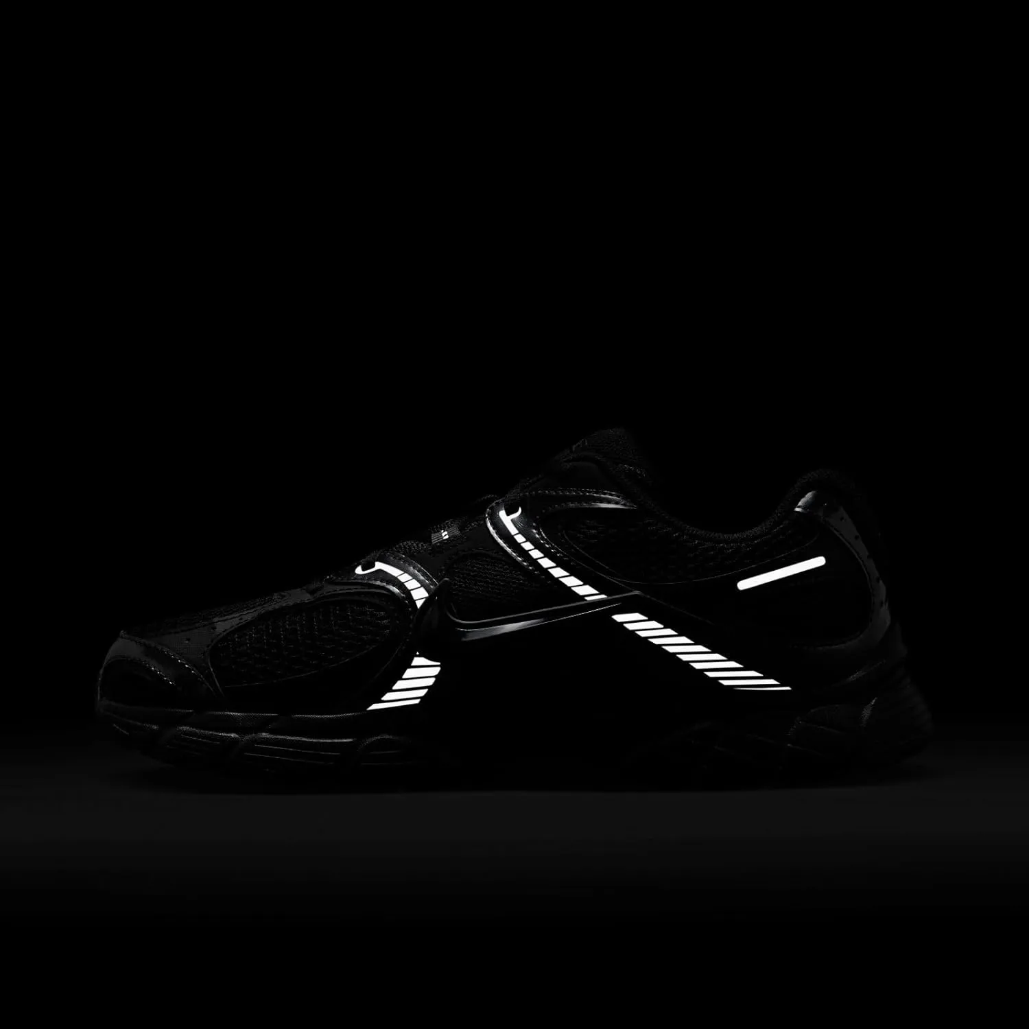 Nike Men's V5 Runner Sneaker