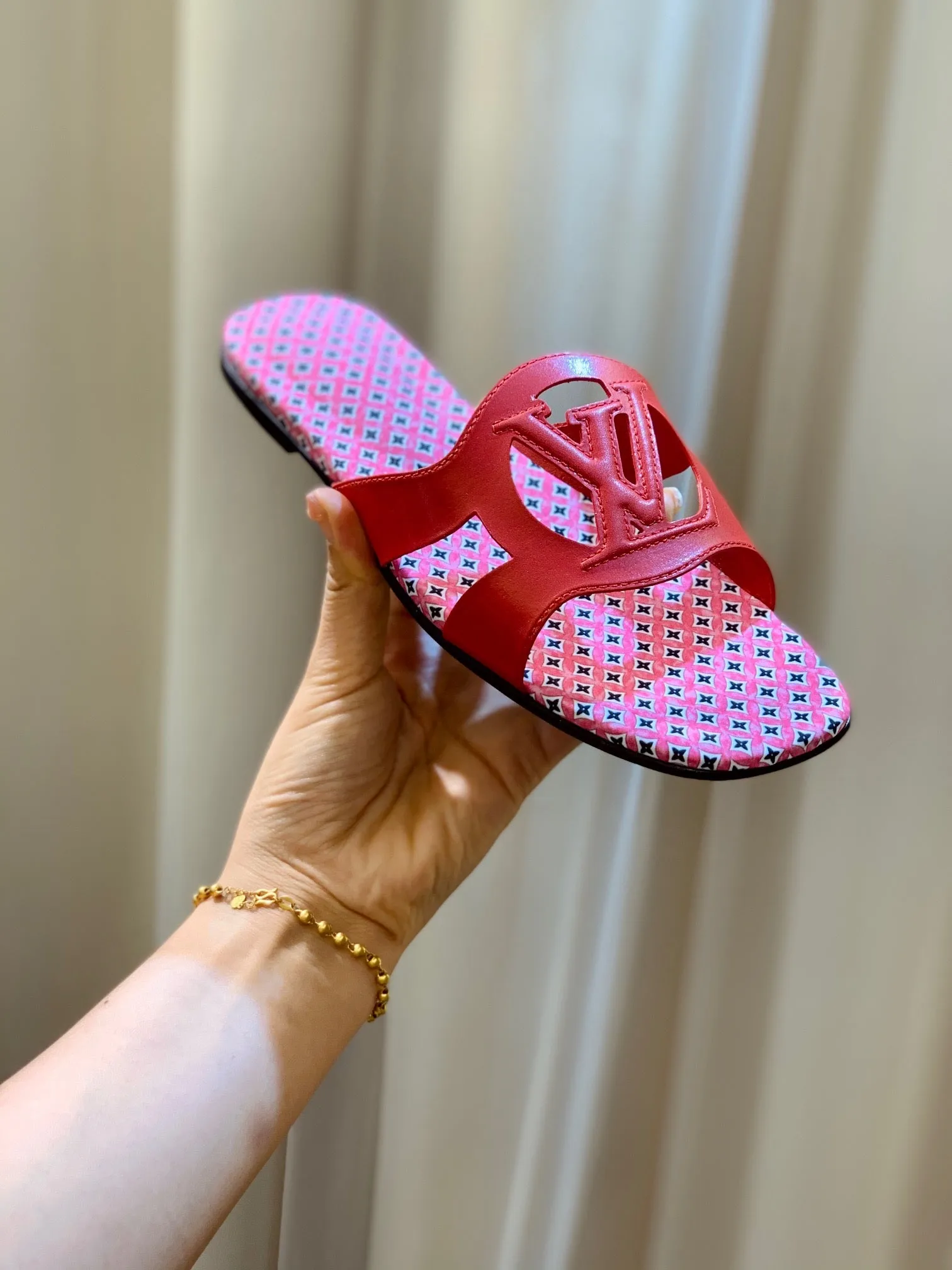 SE1137 LV Isola Flat Mule / Size5-11