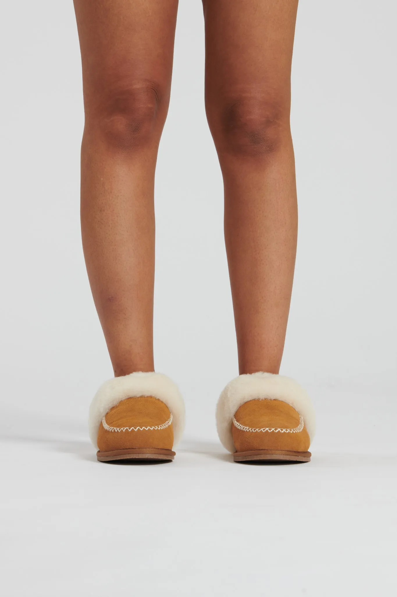 The 'luxe' sheepskin slip on mule in tan