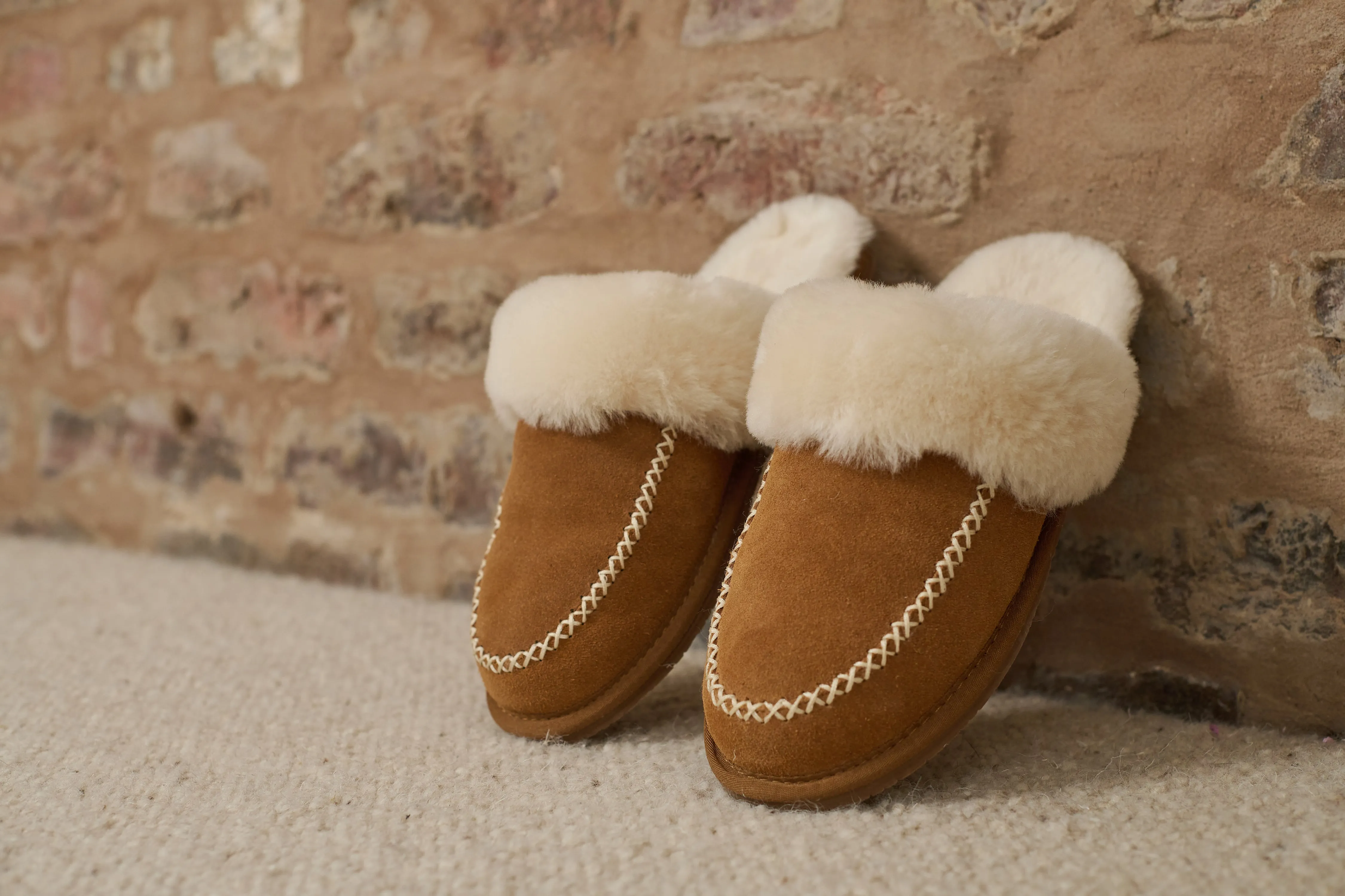 The 'luxe' sheepskin slip on mule in tan