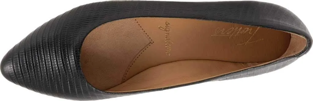 Trotters Women's Estee Ballet Flat